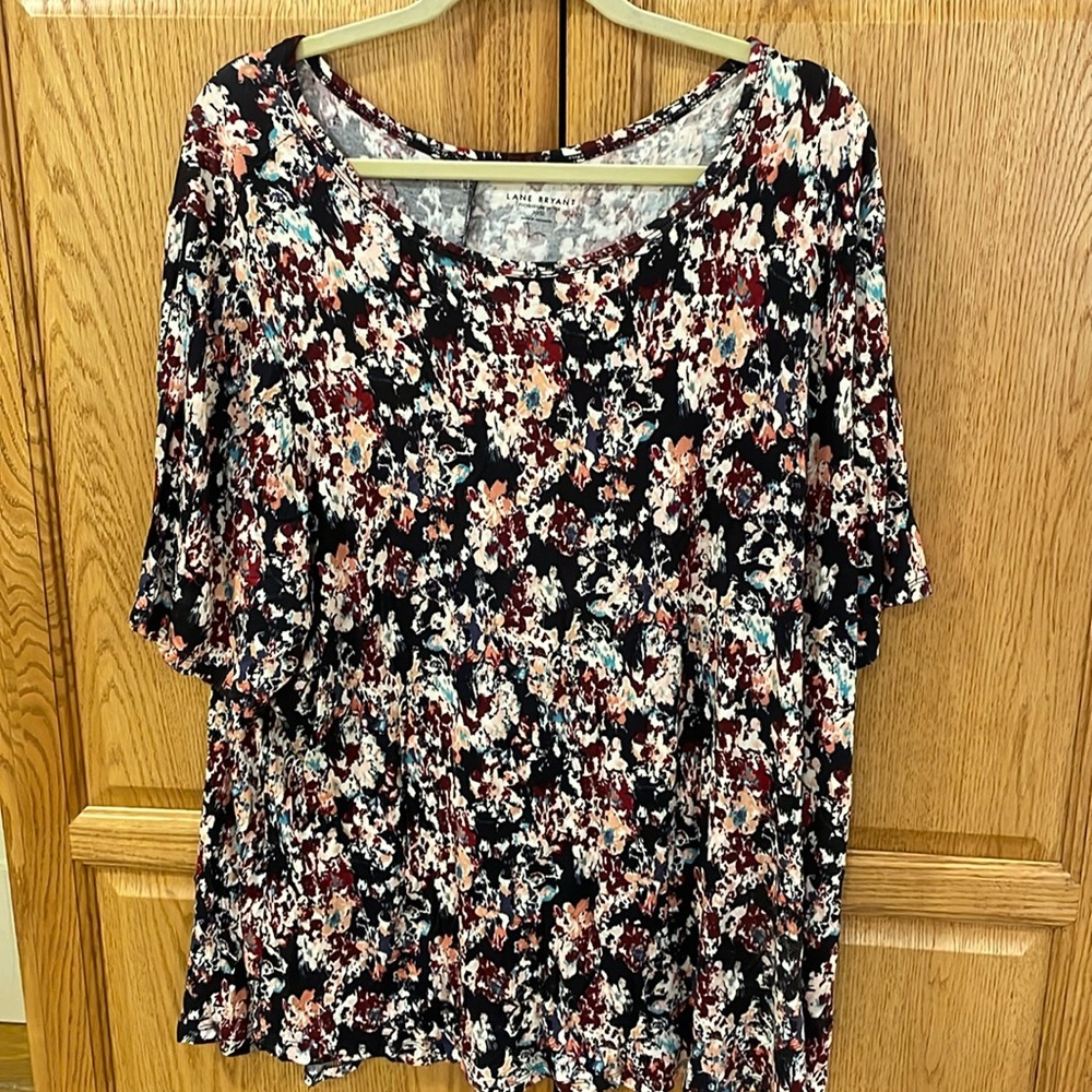 Lane Bryant Fitted Crew Tee 30/32 like new!